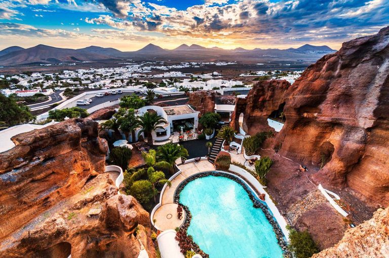 715532f7-644a-498d-bbf9-1e38420ab1b2_source-aspect-ratio_default_0